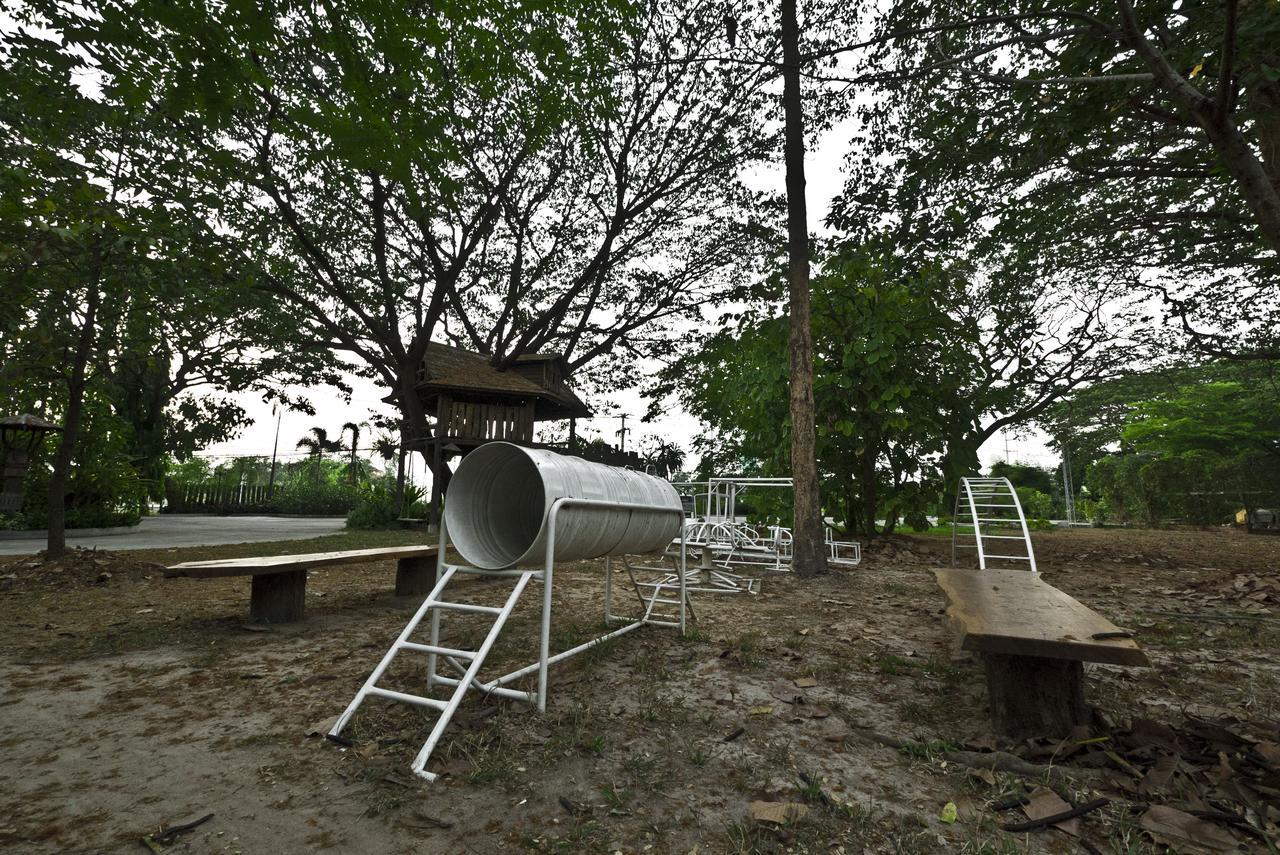 Tree House Hotel Sisaket Exterior photo