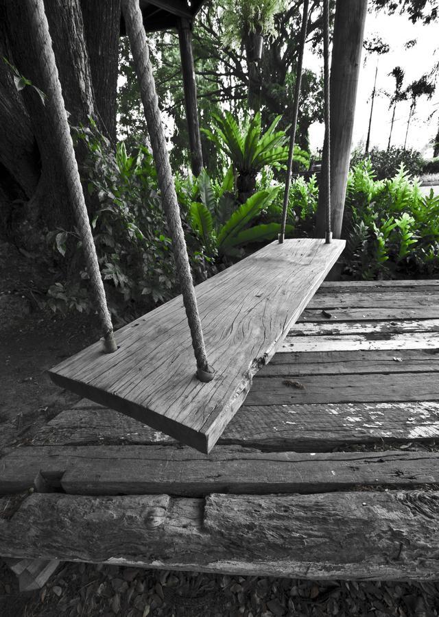 Tree House Hotel Sisaket Exterior photo