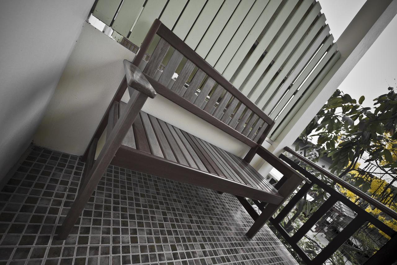 Tree House Hotel Sisaket Exterior photo