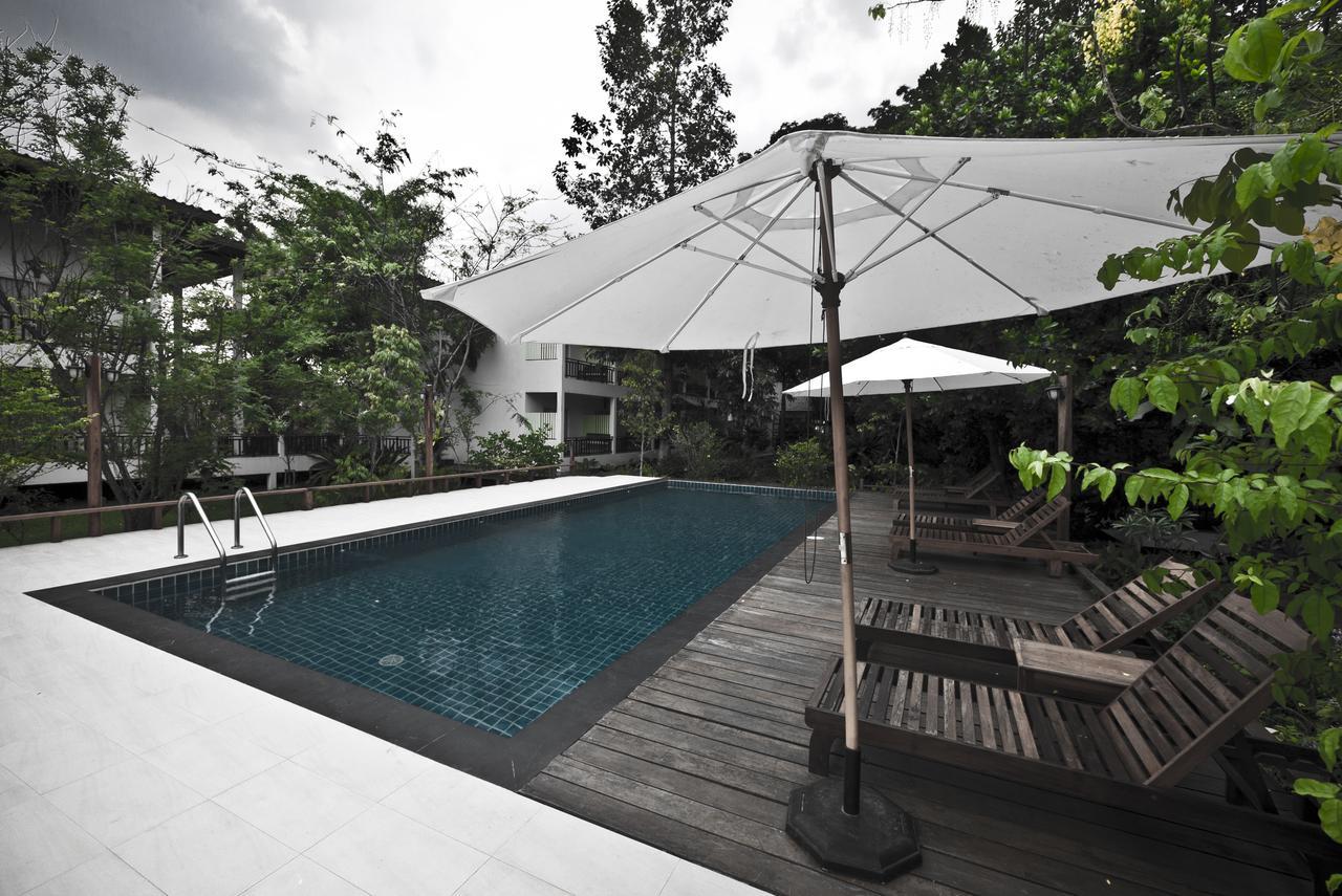 Tree House Hotel Sisaket Exterior photo