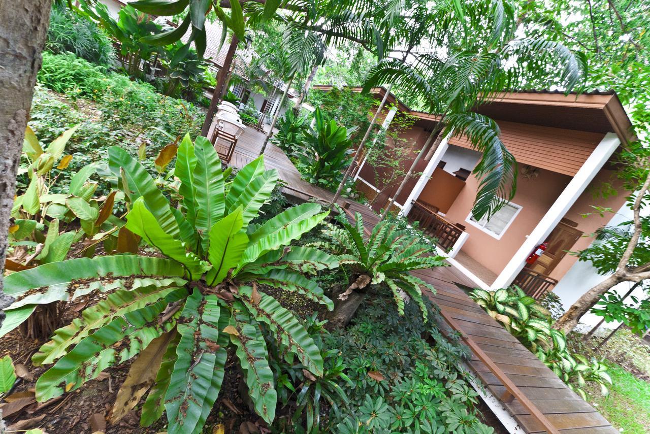 Tree House Hotel Sisaket Exterior photo