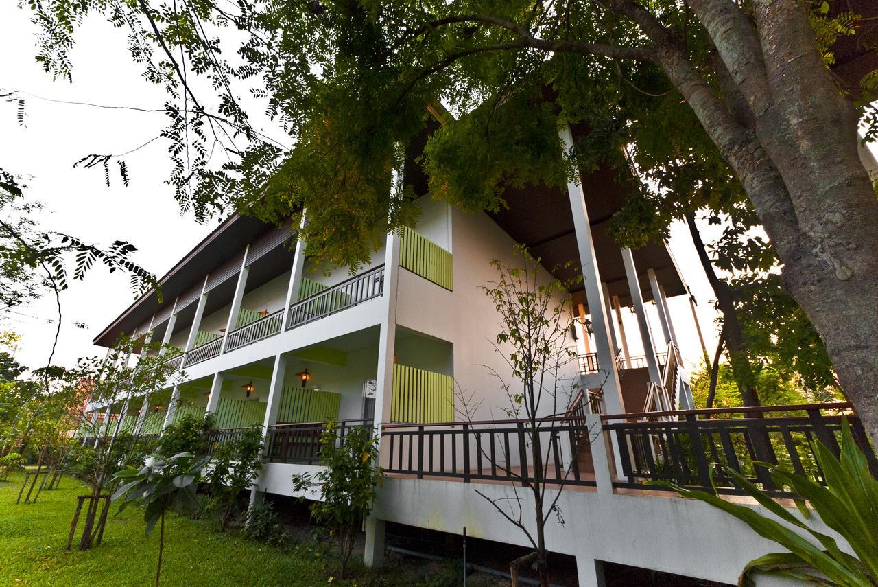 Tree House Hotel Sisaket Exterior photo