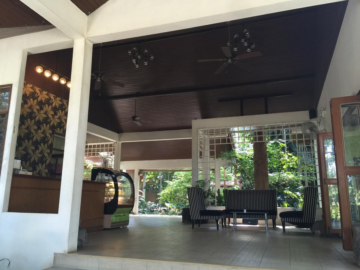 Tree House Hotel Sisaket Exterior photo
