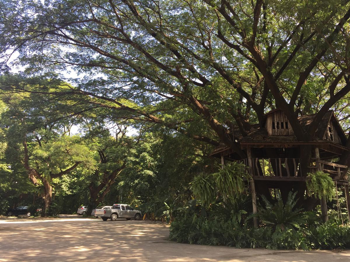 Tree House Hotel Sisaket Exterior photo