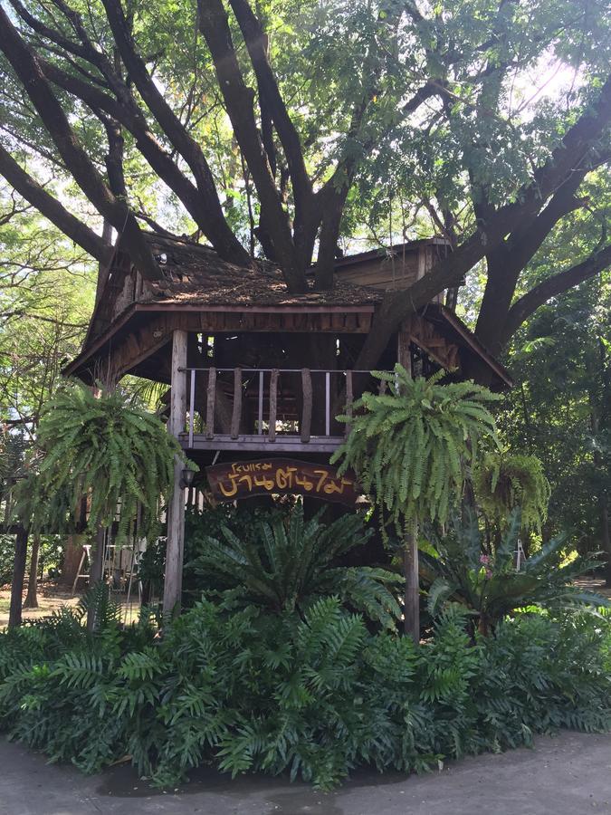 Tree House Hotel Sisaket Exterior photo