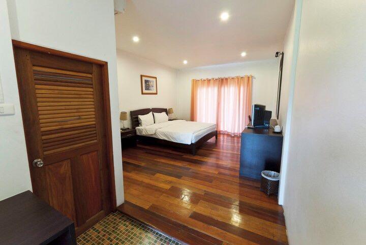 Tree House Hotel Sisaket Exterior photo